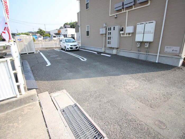 物件外観写真2　(駐車場)