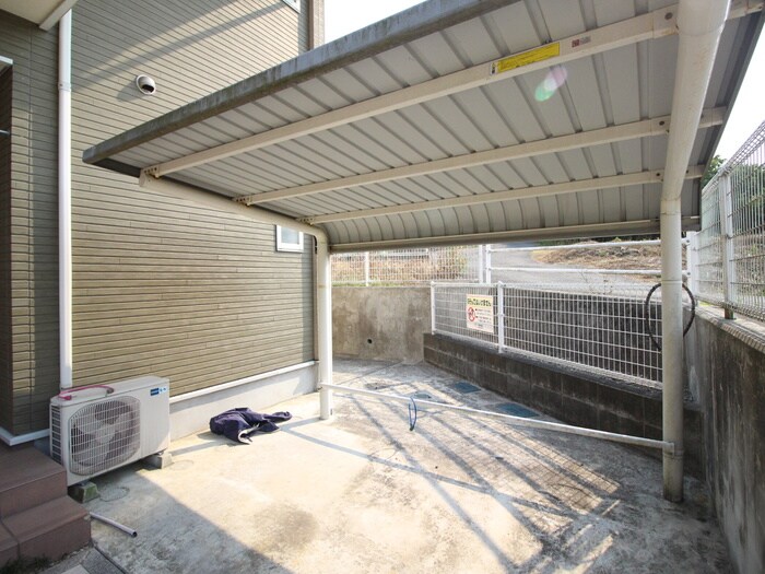 物件外観写真3　(駐輪場)