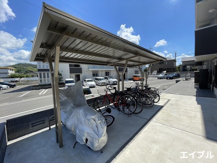 物件外観写真3　(駐輪場)