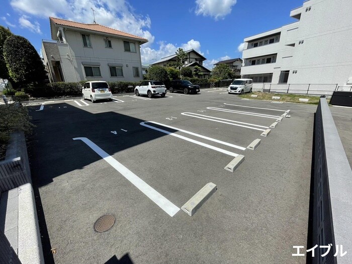 物件外観写真4　(駐車場)