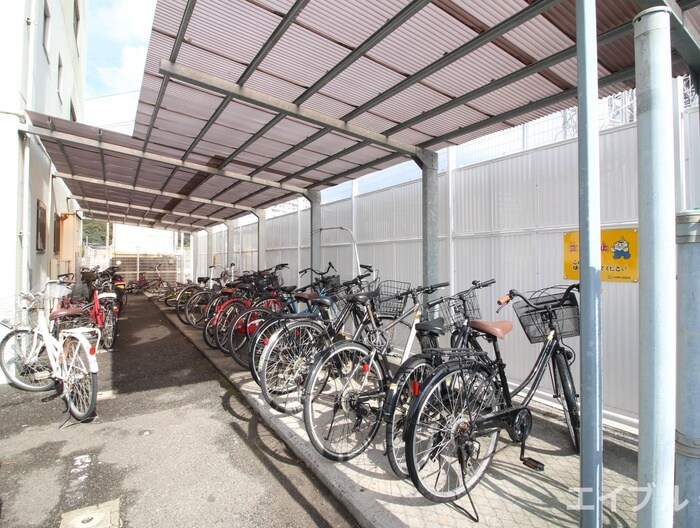 物件外観写真4　(駐輪場)