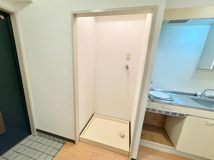 物件内観写真18　(洗濯機置場)