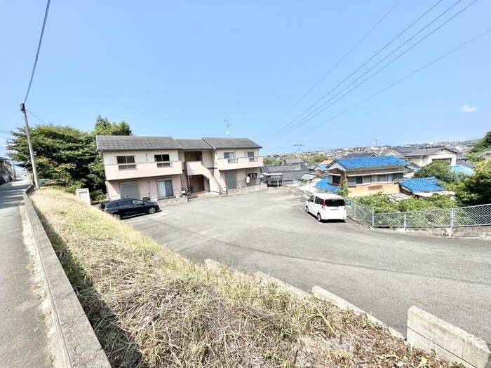 物件外観写真2　(駐車場)