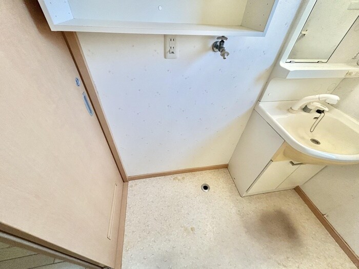 物件内観写真10　(洗濯機置場)