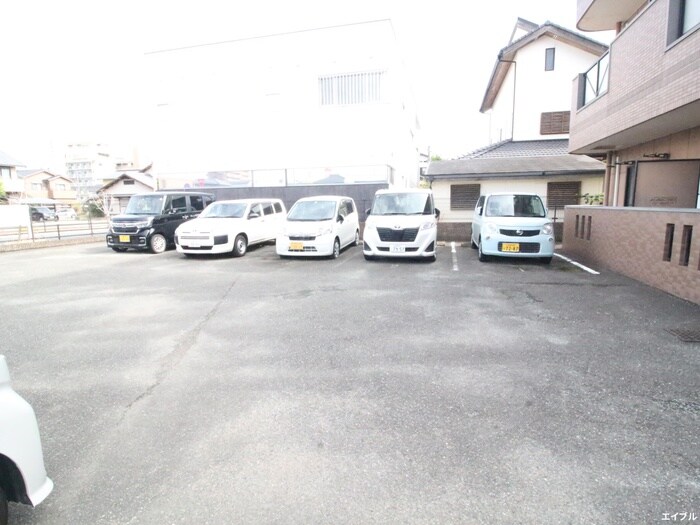物件外観写真5　(駐車場)