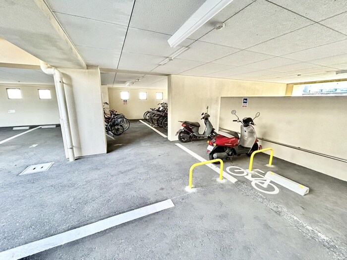 物件外観写真3　(駐輪場)