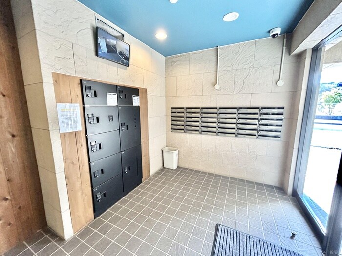 物件外観写真5　(エントランス部分)