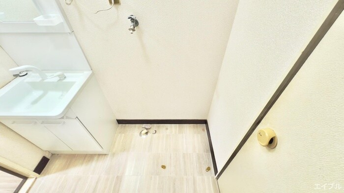 物件内観写真14　(洗濯機置場)