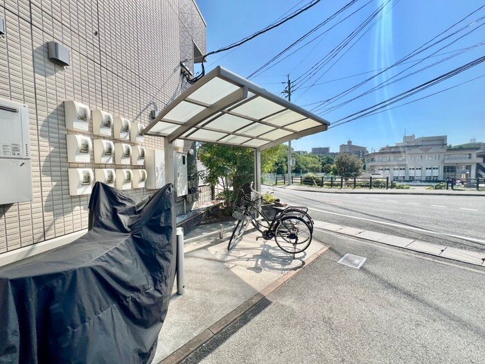 物件外観写真2　(駐輪場)