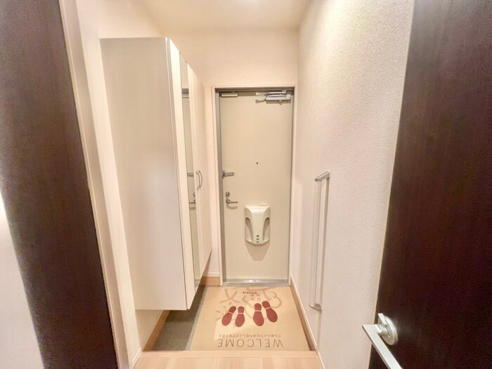 物件内観写真12　(玄関)