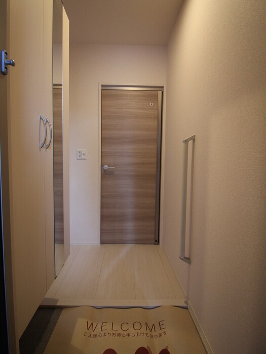 物件内観写真14　(玄関)