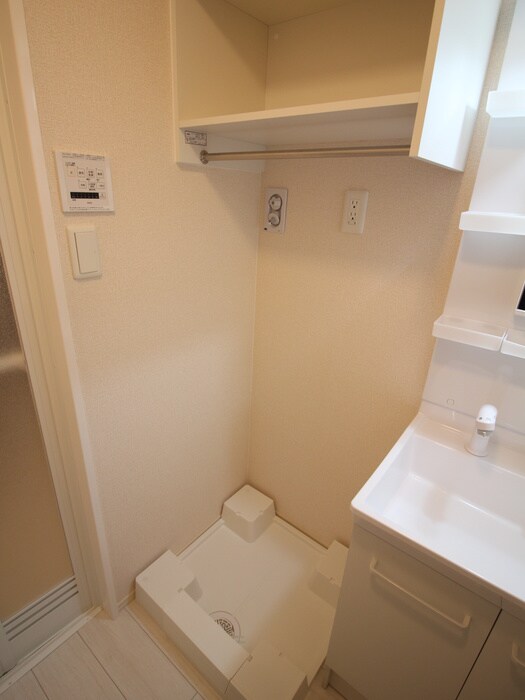 物件内観写真16　(洗濯機置場)