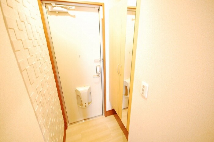 物件内観写真9　(玄関)
