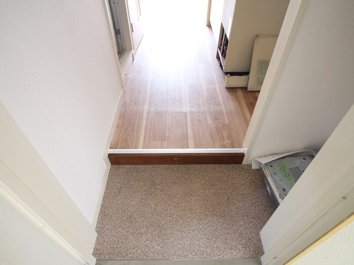 物件内観写真16　(玄関)