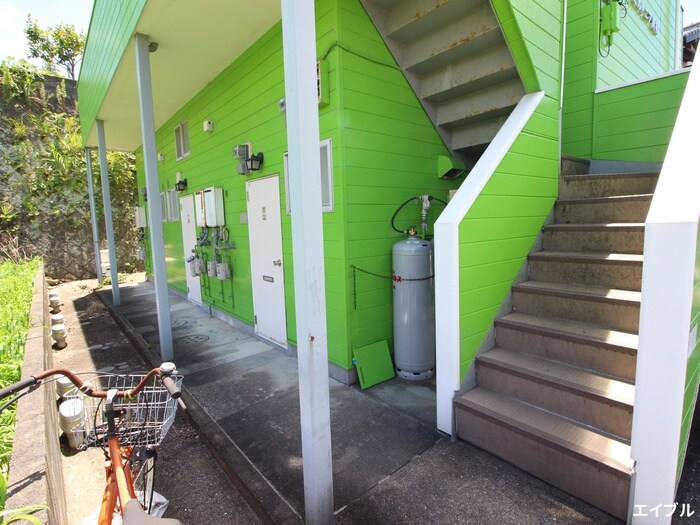 物件外観写真3　(エントランス部分)