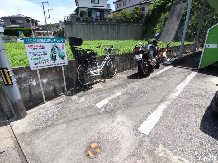 物件外観写真5　(駐輪場)