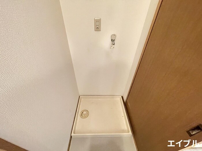 物件内観写真9　(洗濯機置場)