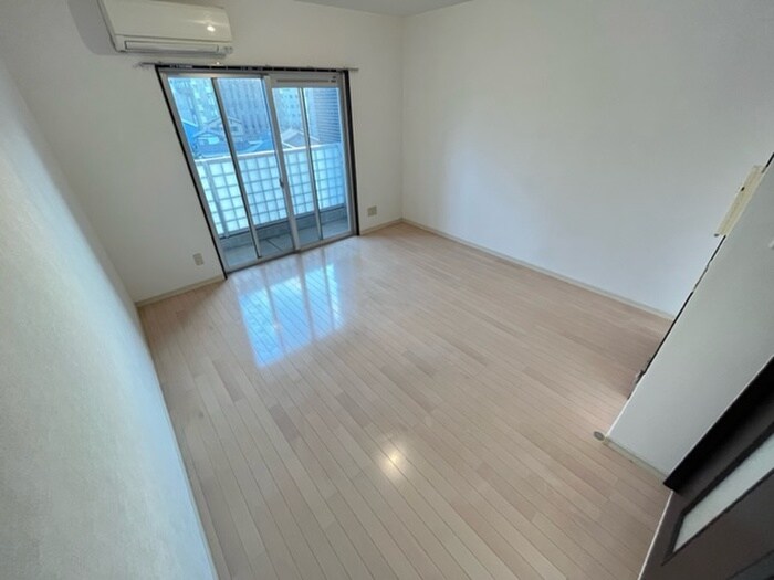 物件内観写真2　(居室)