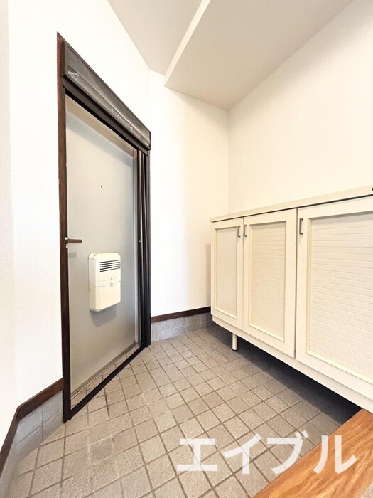 物件内観写真7　(玄関)