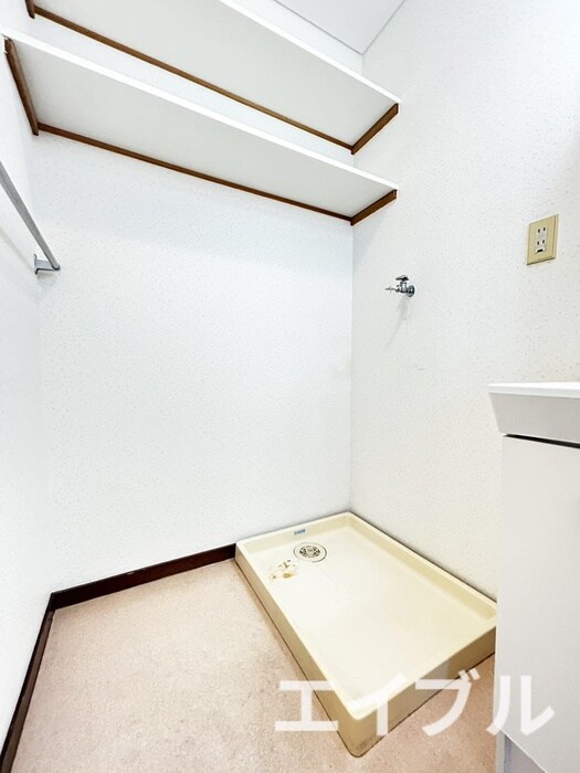 物件内観写真9　(洗濯機置場)