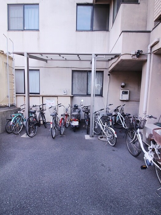 物件外観写真6　(駐輪場)