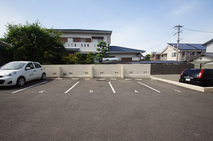 物件外観写真3　(駐車場)