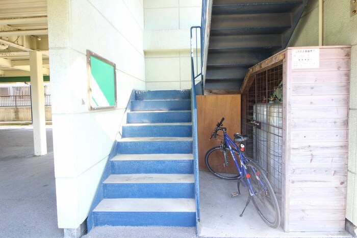 物件外観写真3　(エントランス部分)