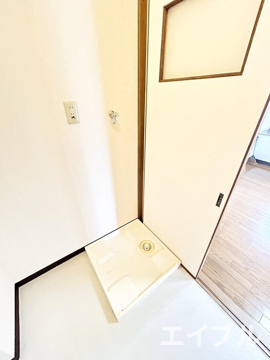 物件内観写真9　(洗濯機置場)