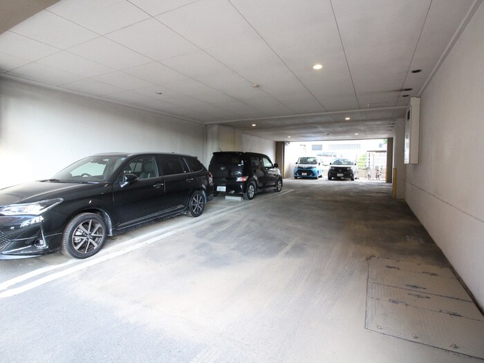 物件外観写真4　(駐車場)