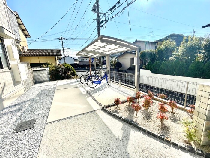 物件外観写真3　(駐輪場)