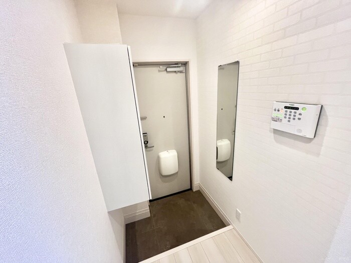 物件内観写真13　(玄関)