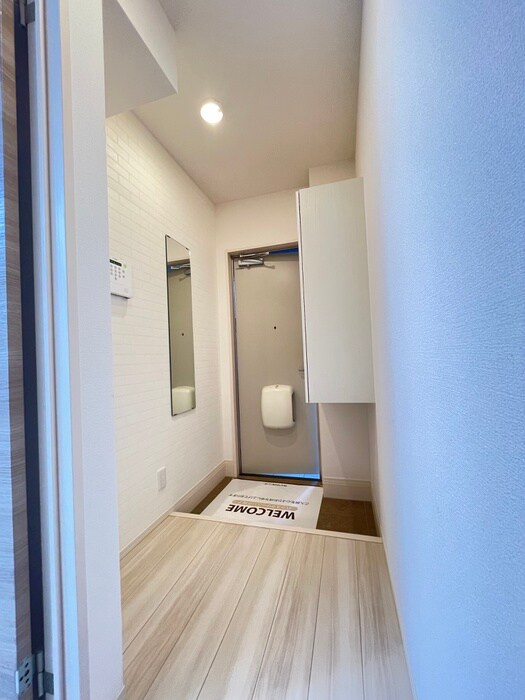 物件内観写真13　(玄関)