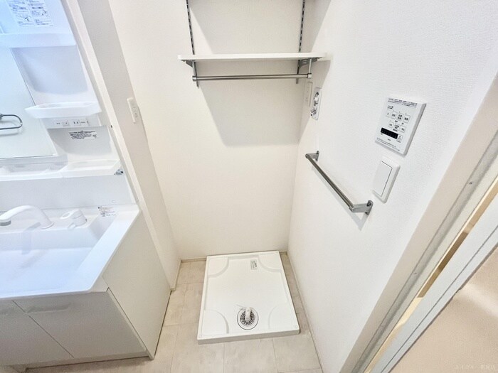 物件内観写真16　(洗濯機置場)