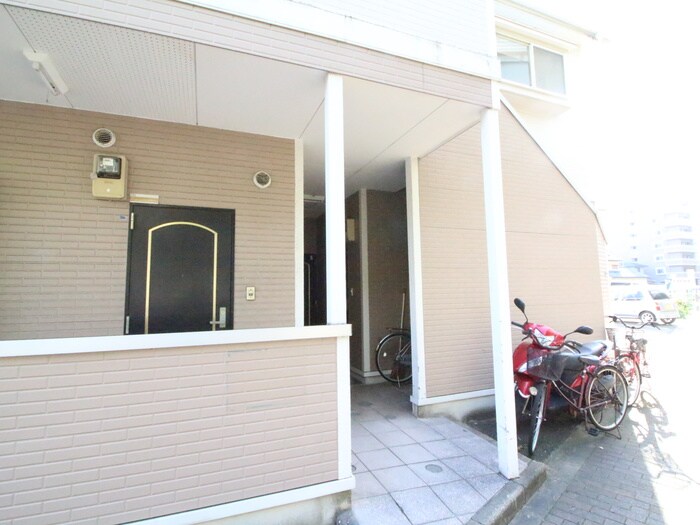 物件外観写真4　(エントランス部分)