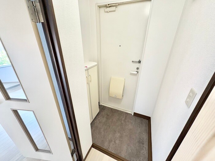 物件内観写真10　(玄関)