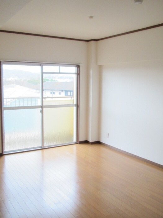 物件内観写真5　(室内からの展望)