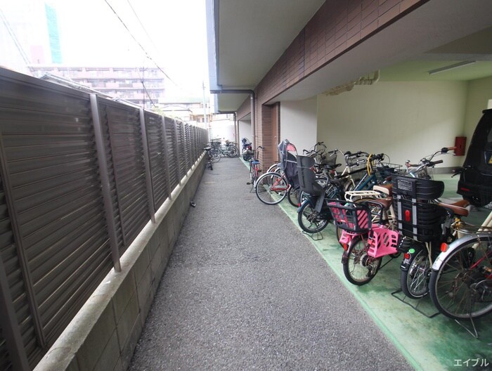 物件外観写真4　(駐輪場)