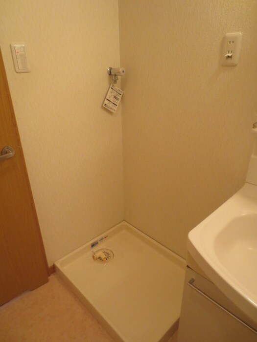 物件内観写真13　(洗濯機置場)