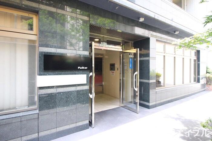 物件外観写真2　(エントランス部分)