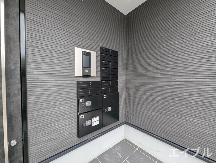 物件外観写真4　(エントランス部分)