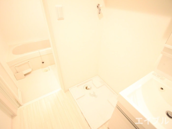 物件内観写真10　(洗濯機置場)