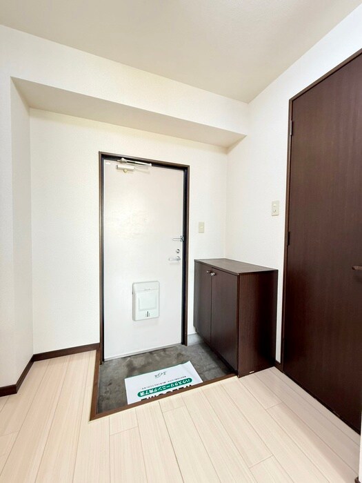物件内観写真13　(玄関)