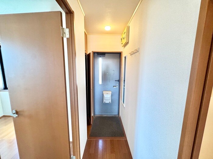 物件内観写真11　(玄関)
