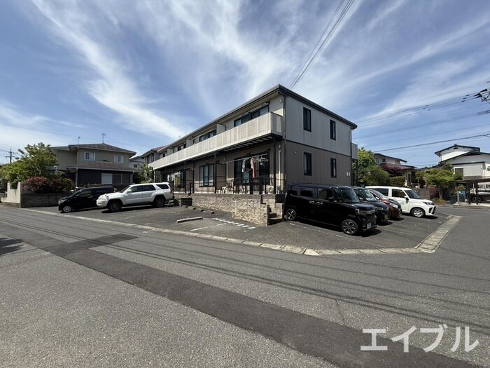 物件外観写真2　(駐車場)