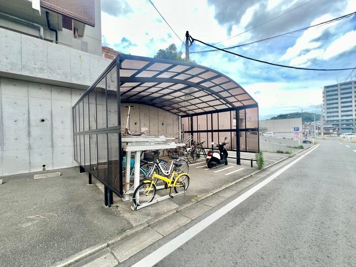 物件外観写真4　(駐輪場)