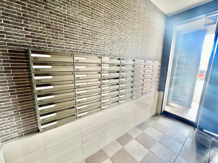 物件外観写真6　(エントランス部分)