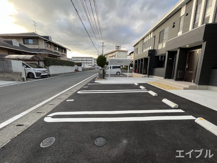 物件外観写真2　(駐車場)