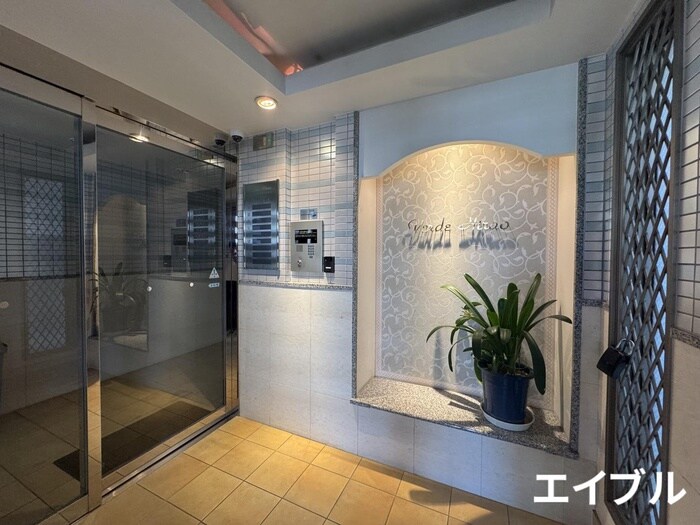 物件外観写真3　(エントランス部分)