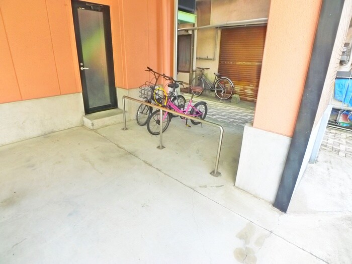 物件外観写真4　(駐輪場)