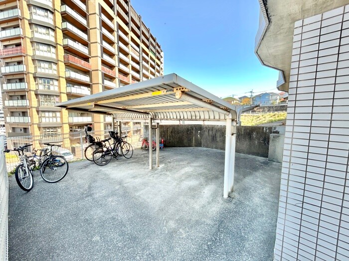 物件外観写真3　(駐輪場)